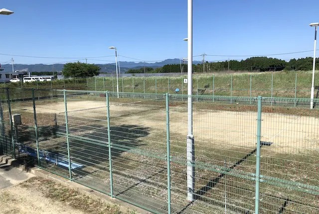 鹿央運動公園のテニスコート