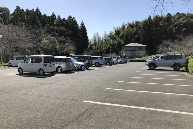 明徳体育館の駐車場