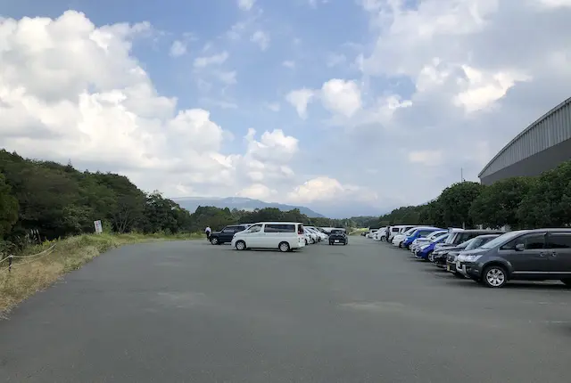 大津町総合体育館の駐車場