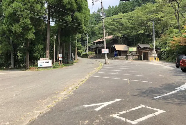 岳間渓谷の駐車場