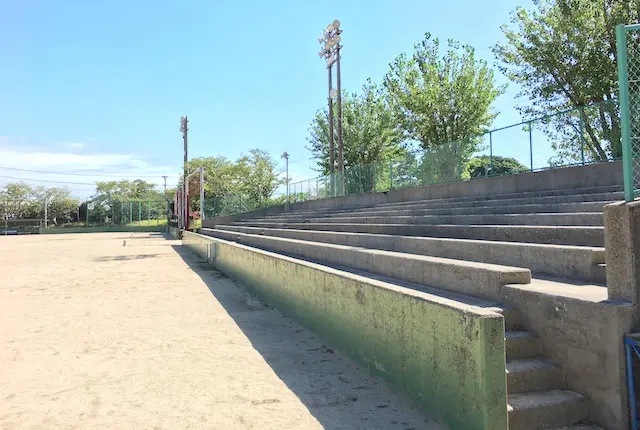 宇土市運動公園グラウンドの観覧スタンド