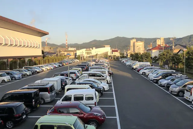 八代市総合体育館の駐車場