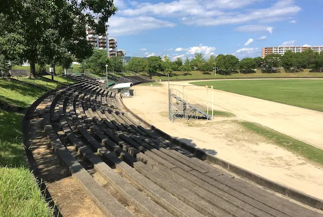 荒尾運動公園陸上競技場の観覧席