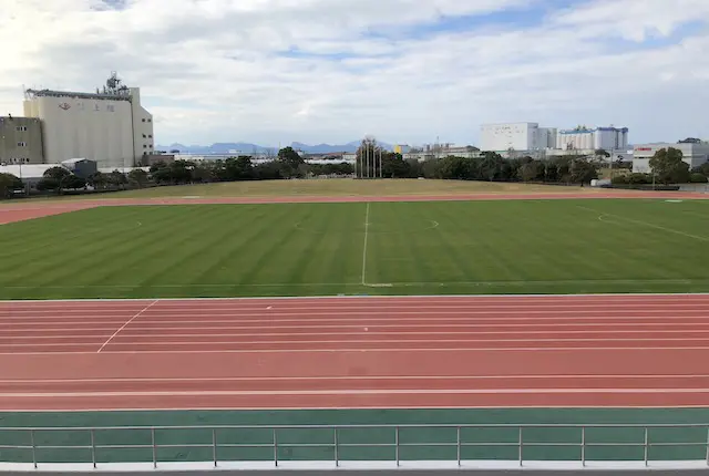 県営八代陸上競技場の天然芝