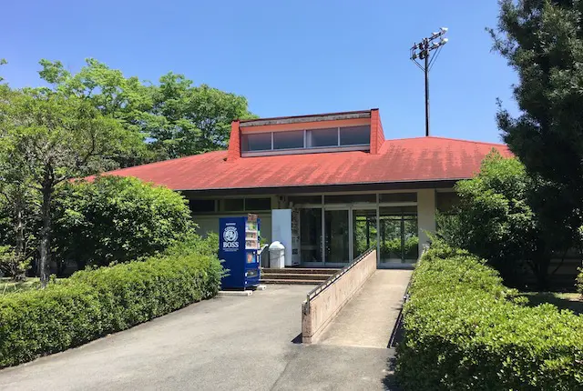 熊本県民総合運動公園の休憩所C