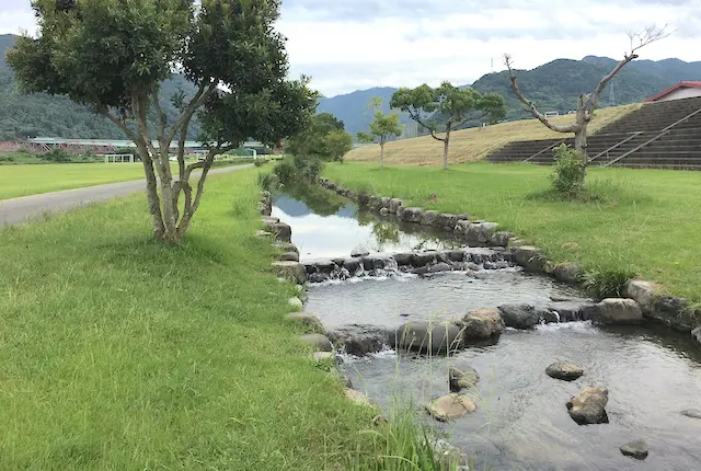 球磨川河川緑地公園の水遊び水路