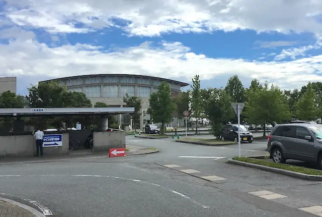 ウイング松橋の駐車場