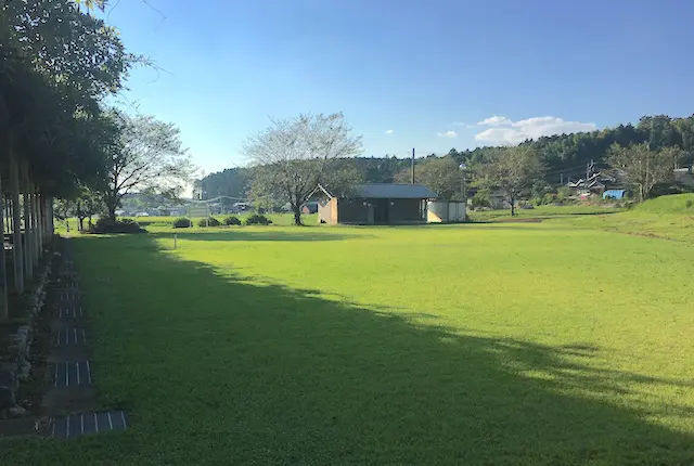 矢護川公園のパーゴラ広場