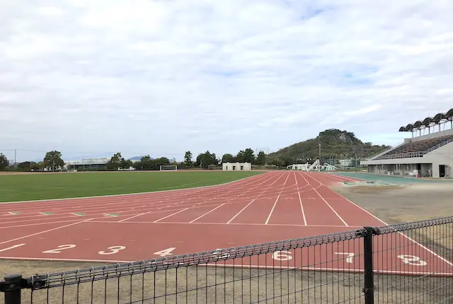 県営八代陸上競技場のトラック