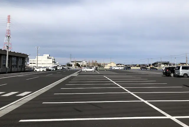 青柳公園市民体育館の駐車場