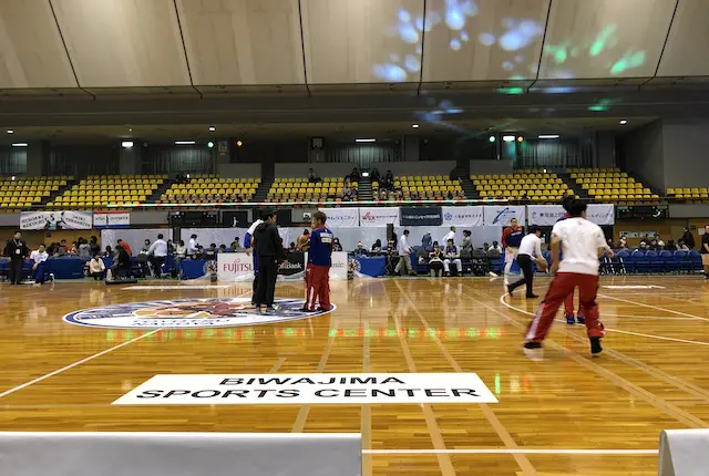 枇杷島スポーツセンターのコートサイド