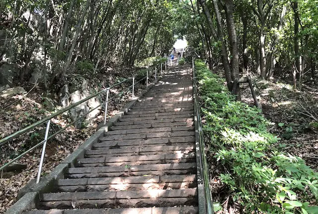 東片自然公園の聖徳太子参道