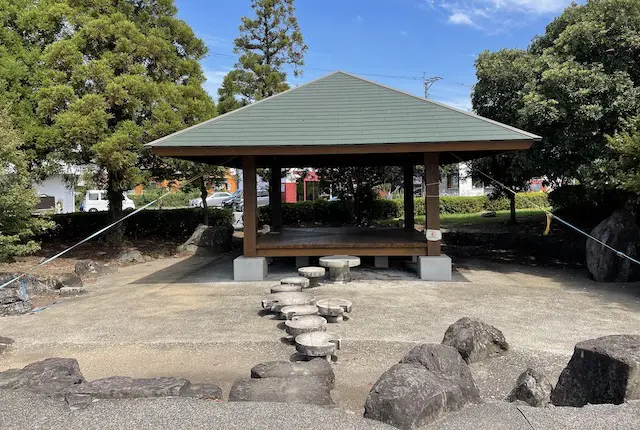 嘉島近隣公園の東屋