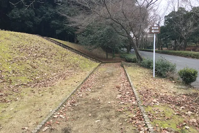 神園山の入口