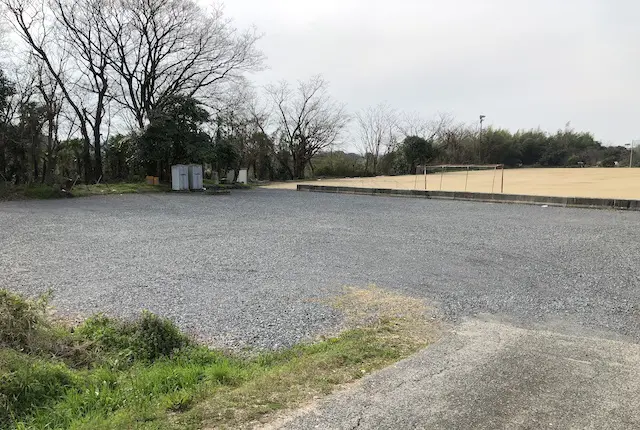 緑川グラウンドの駐車場