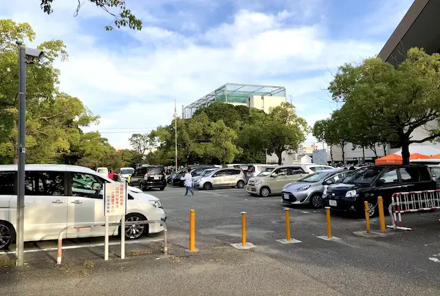 西宮市立中央体育館の駐車場