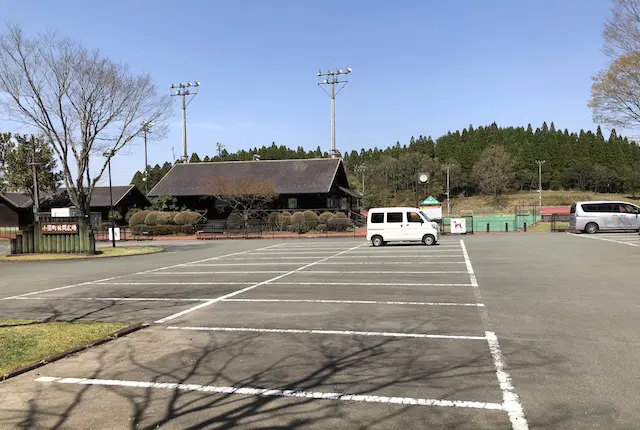 小国町林間広場の駐車場