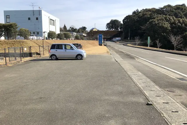 梢山地区多目的グラウンドの駐車場