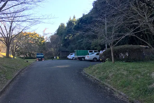 立岡自然公園キャンプ場の駐車場