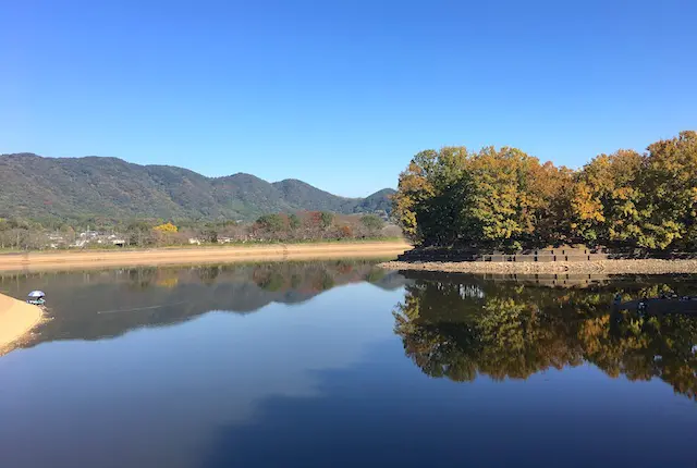 ため池に映る景色