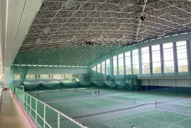 山形県総合運動公園の屋内多目的コート