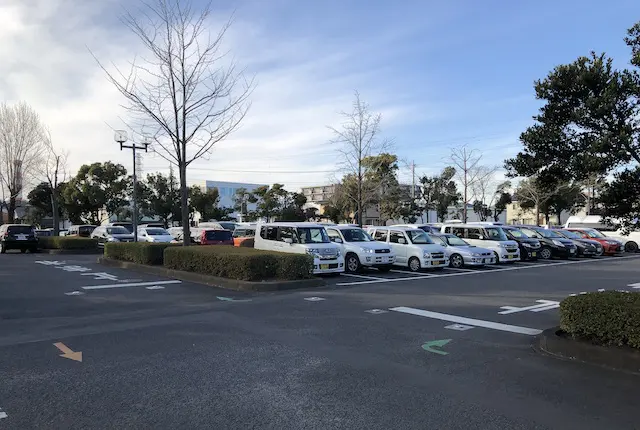 ヤマト市民体育館前橋の駐車場