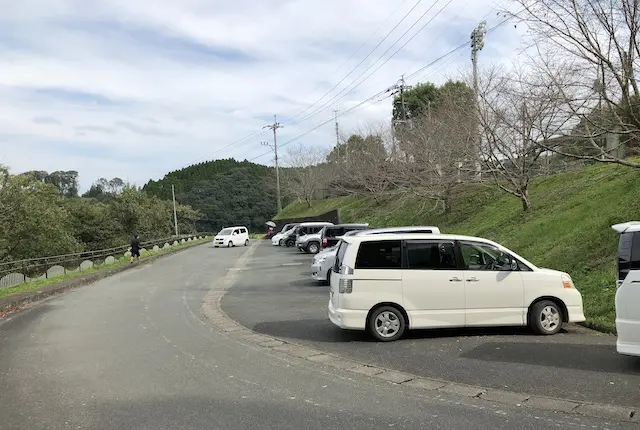 三加和グラウンドの駐車スペース