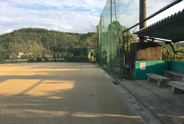 三角グラウンドの野球場