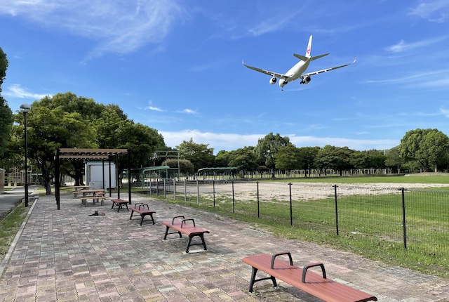 上月隈中央公園と飛行機