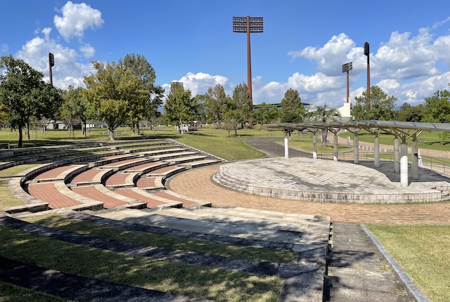 佐賀県立森林公園の野外ステージ