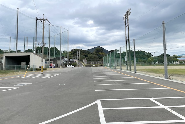 塩浜グラウンドの駐車場