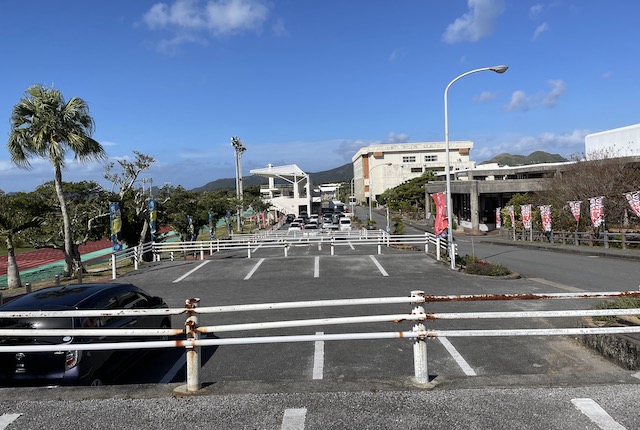 金武町陸上競技場の駐車場