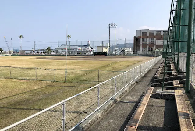 本渡運動公園野球場の観覧席