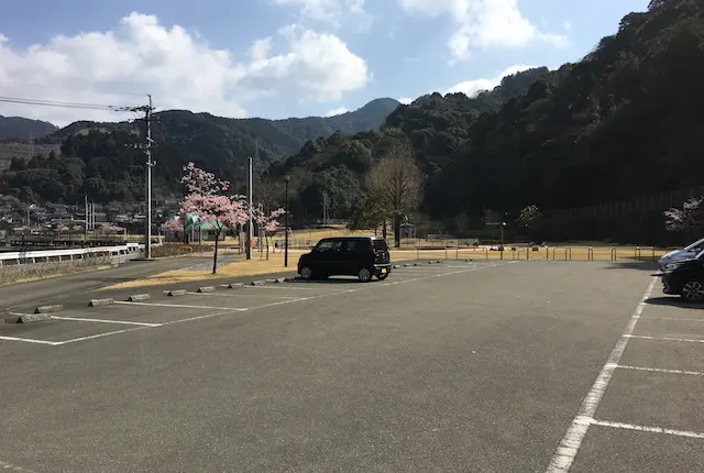 くま川ワイワイパークの駐車場