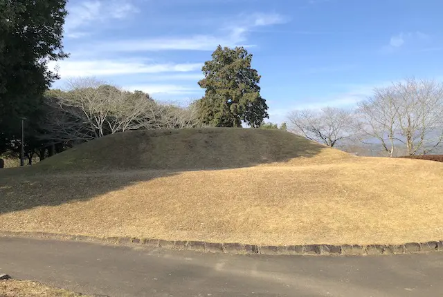 岡留公園きつね塚