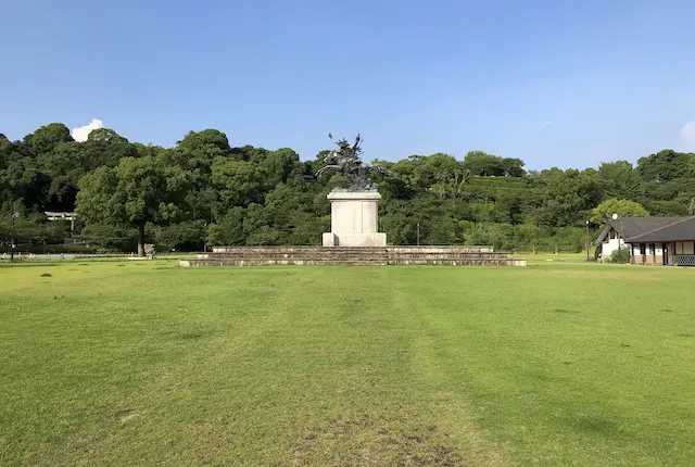 騎馬像広場