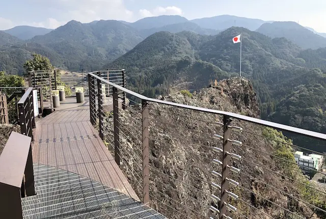 舞鶴城公園の重盤岩