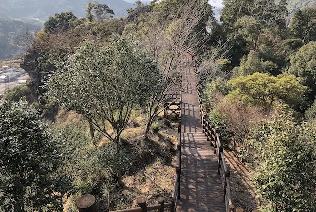 舞鶴城公園の遊歩道