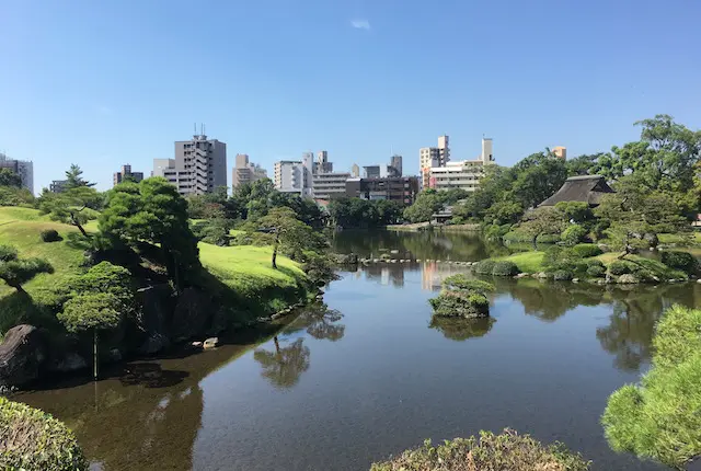 水前寺成趣園の湧水池