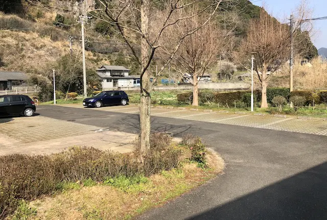 つなぎ美術館の駐車場