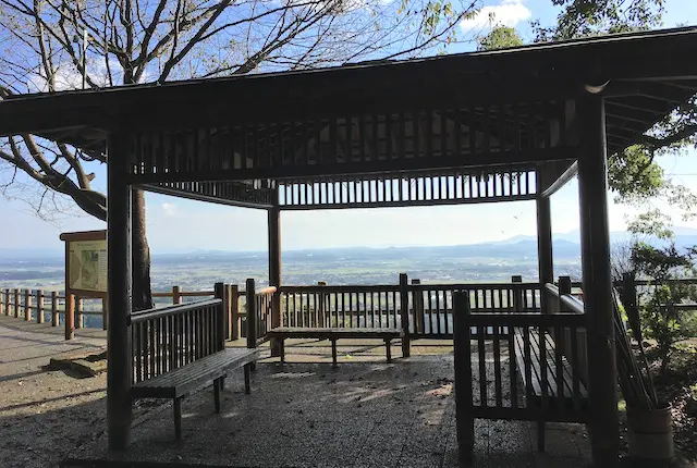 不動岩の東屋