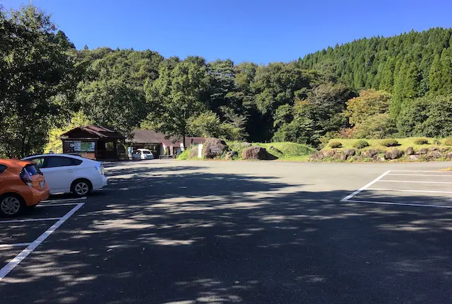 池山水源の駐車場