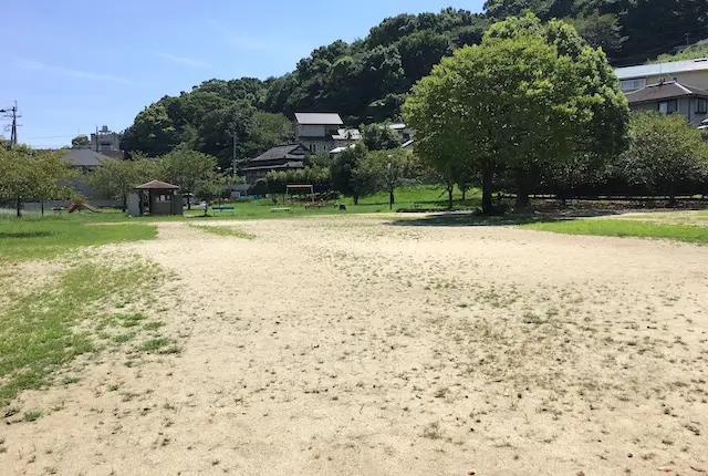 春日五丁目公園の広場