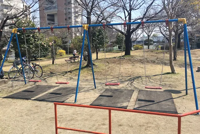 武蔵ヶ丘中央公園のブランコ