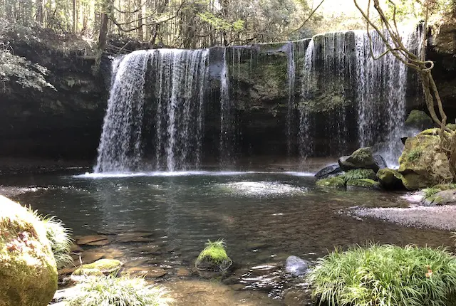 水量の少ない鍋ヶ滝