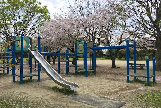 長嶺公園の遊具