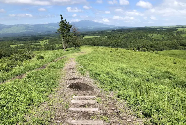 押戸石の草原の道