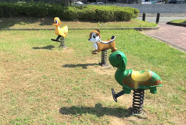 白藤公園の動物遊具