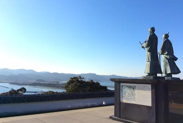 富岡城跡の銅像