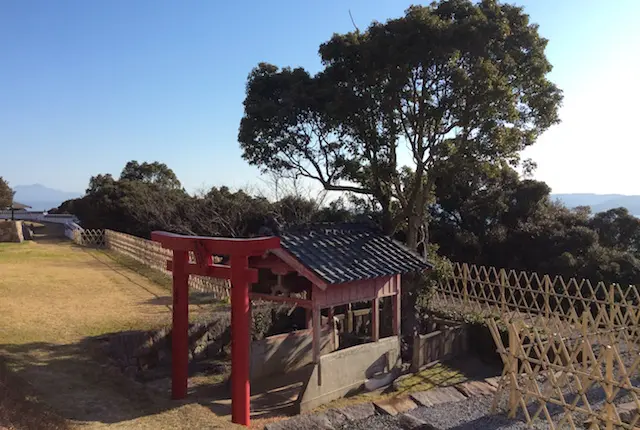 富岡城跡の稲荷神社